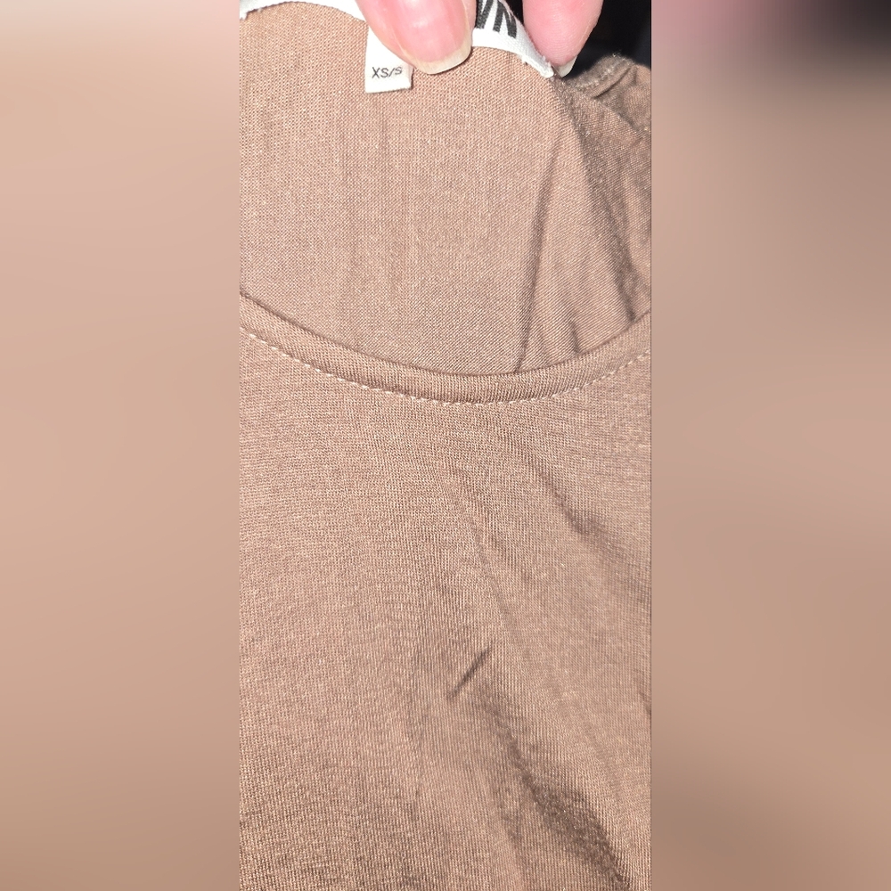 Joah Brown Scoop Neck Long Sleeve Top In Sienna, Light Brown Tan, EUC xs/s - Picture 12 of 12